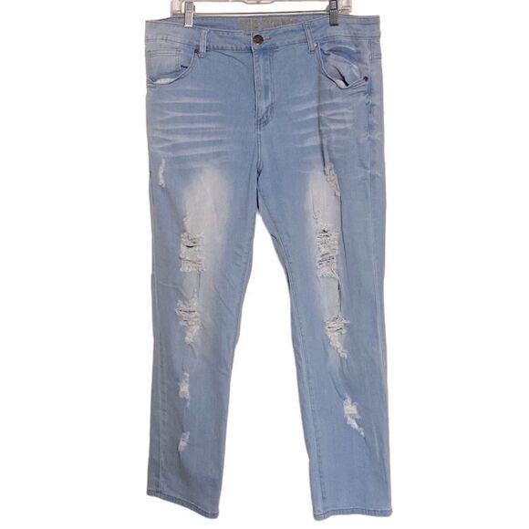 VIP JEANS Light Wash Distressed Plus Size - Picture 5 of 11